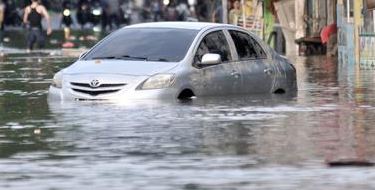 7 Langkah Cermat Mengatasi Mobil yang Terendam Banjir